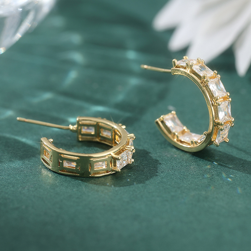 1 Pair Women's Brightfly C-Shaped Ear Clips for Weddings